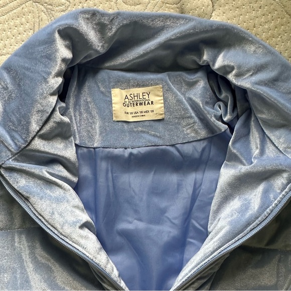 beautiful blue shimmery puffer jacket - Picture 3 of 3